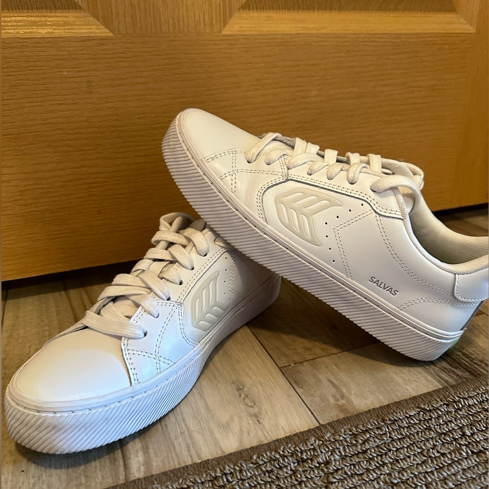Cariuma Salvas White - Women’s 9.5/Men’s 8
